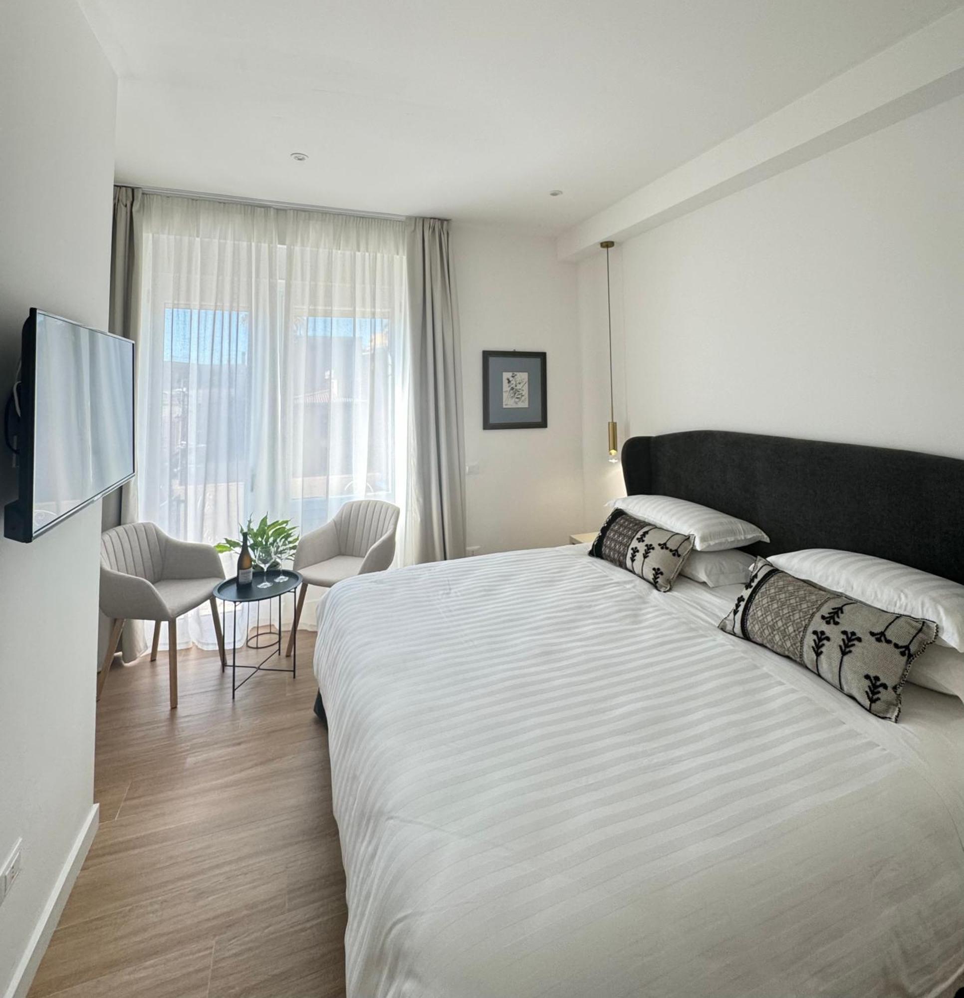 Feel Boutique Rooms Oristano Exterior foto